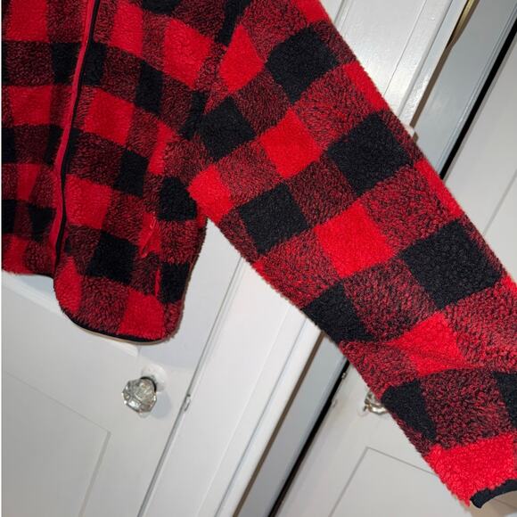 New Fabletics Tahoe Teddy Jacket Holly Berry Buffalo Check Women's size M - Picture 4 of 10